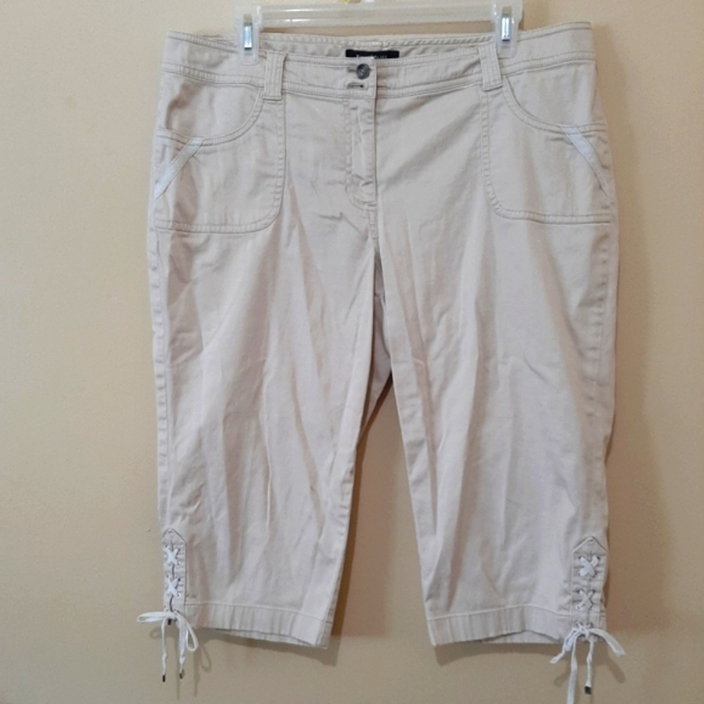 White House Black Market Capris